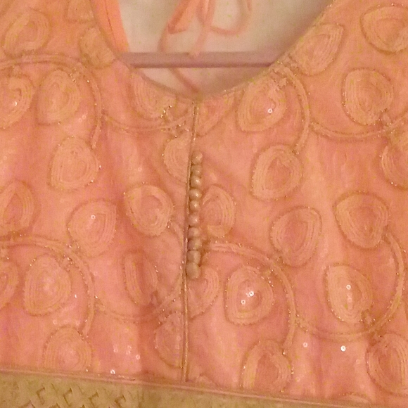 INDIAN. CEREMONY DRESS - Picture 3 of 5